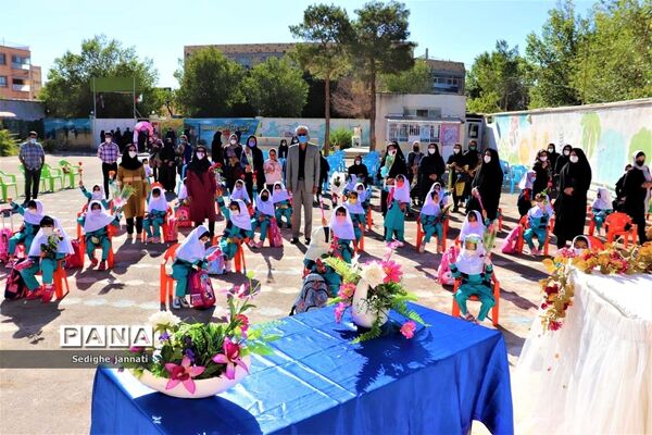 زنگ شکوفه ها در مدارس آباده