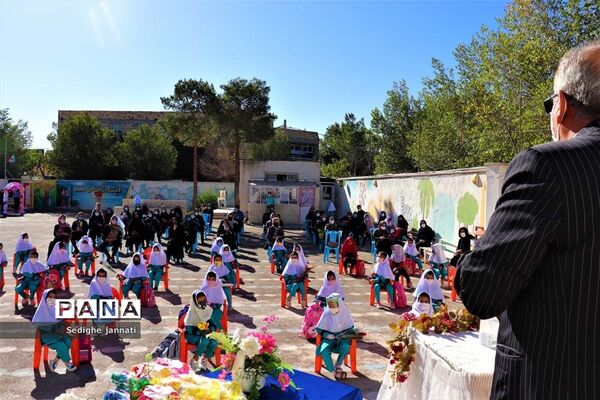 زنگ شکوفه ها در مدارس آباده