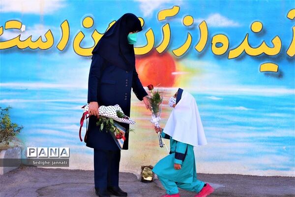 زنگ شکوفه ها در مدارس آباده