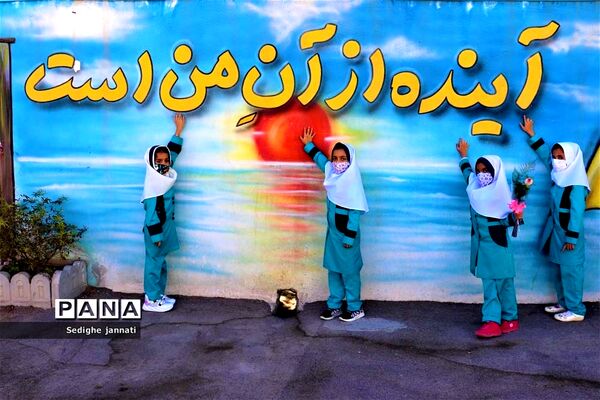 زنگ شکوفه ها در مدارس آباده