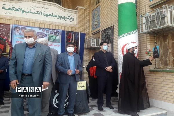 نواختن زنگ آغازسال تحصیلی ۱۴۰۰_۹۹درمدارس شهرستان حمیدیه