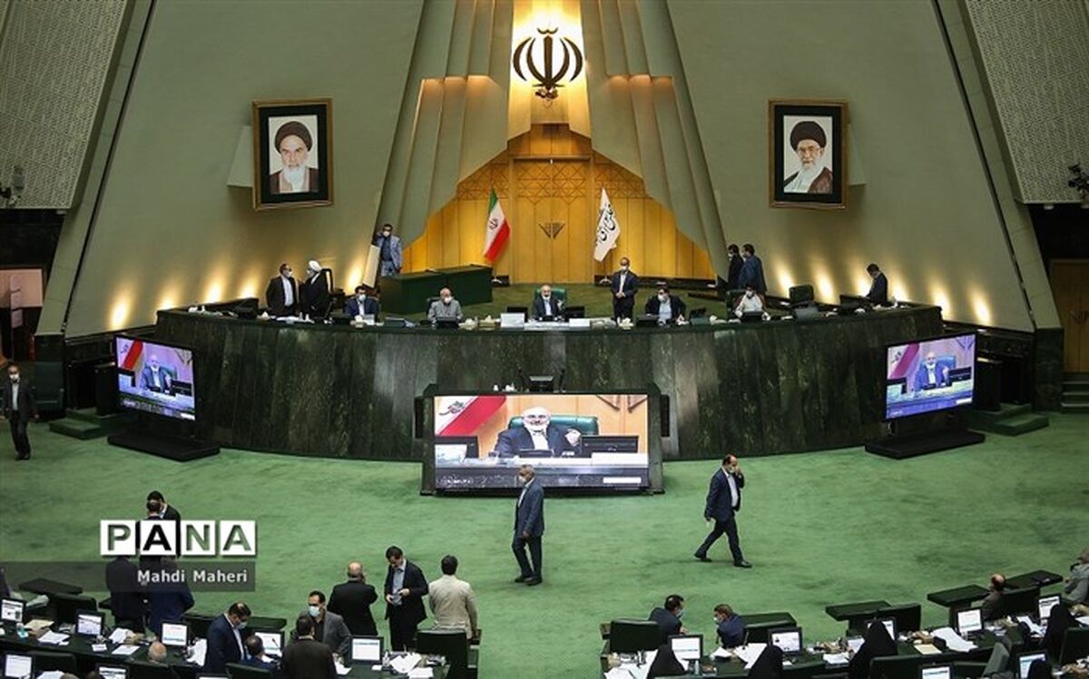 دُرِّ بی‌‌مشتری در میدان سبز بهارستان