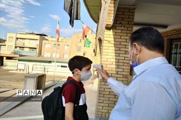 اولین دیدار معلم و دانش آموز در شرایط کرونایی