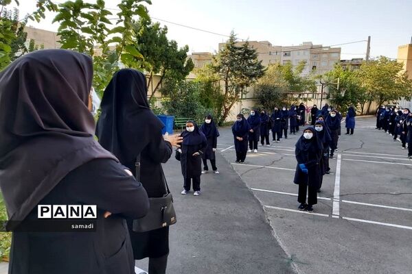 اولین دیدار معلم و دانش آموز در شرایط کرونایی