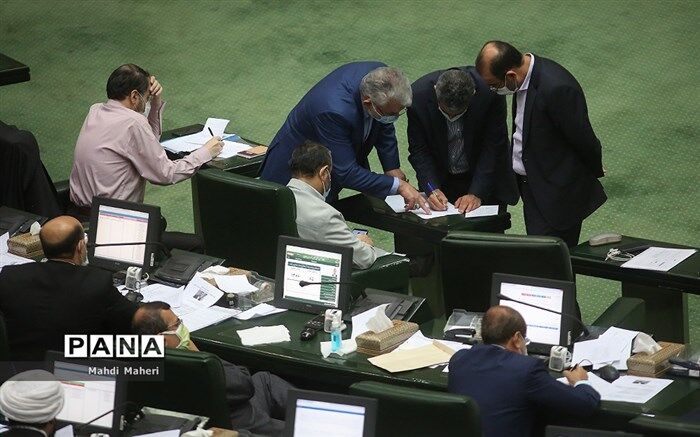 اعلام وصول سوال ملی نمایندگان از وزرای آموزش و پرورش و ارتباطات