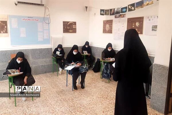 برگزاری کلاس های درس شهرستان آغاجاری با رعایت کامل پروتکل های بهداشتی