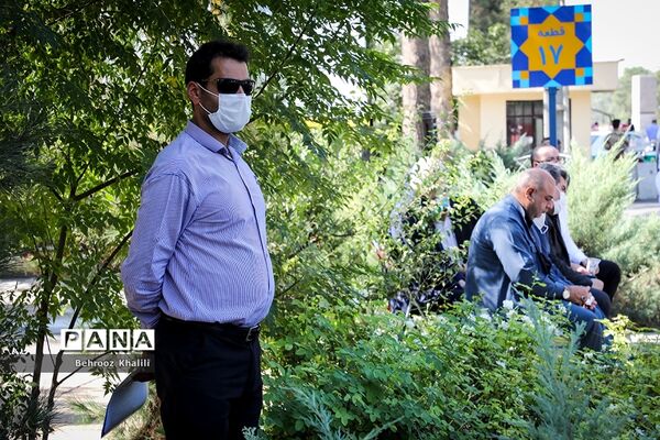 مراسم گلباران مزار شهدای هفدهم شهریور