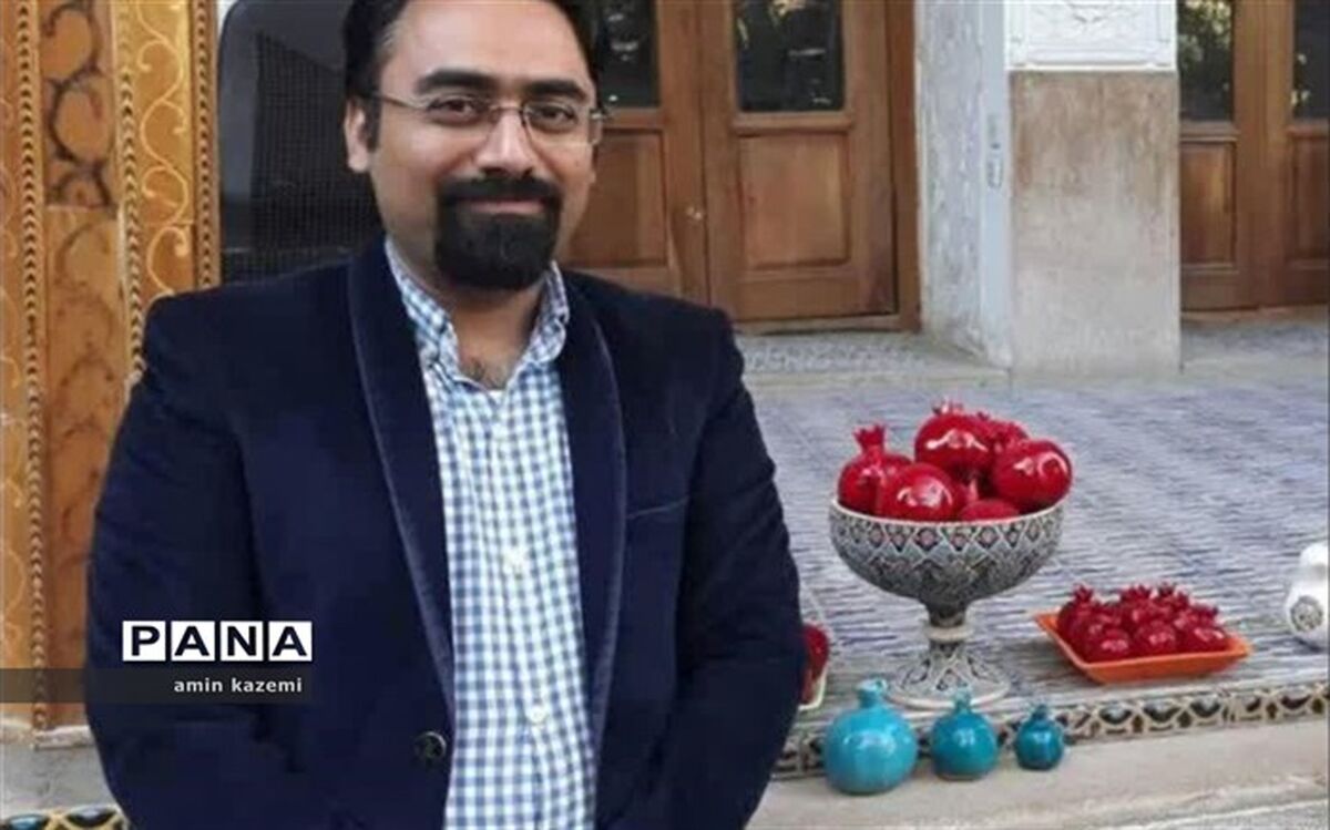 تنها نماینده  استان فارس در جمع داوران مرحله کشوری اولین دوره جشنواره علمی - پژوهشی  نجوم