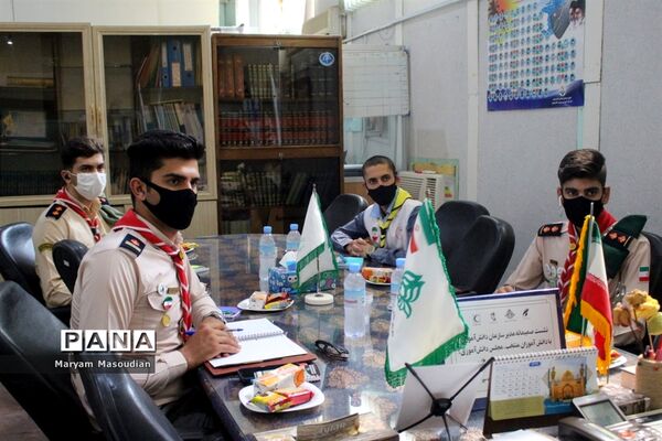 نشست صمیمانه مدیر سازمان دانش آموزی استان بوشهر با دانش آموزان منتخب استان فارس