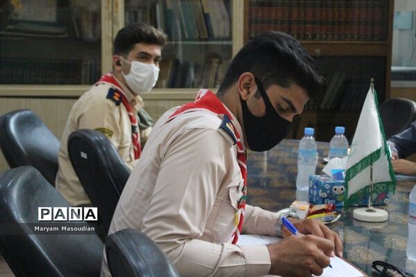 نشست صمیمانه مدیر سازمان دانش آموزی استان بوشهر با دانش آموزان منتخب استان فارس