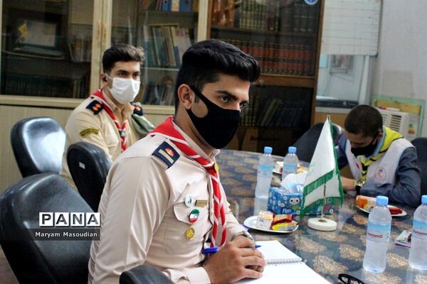 نشست صمیمانه مدیر سازمان دانش آموزی استان بوشهر با دانش آموزان منتخب استان فارس