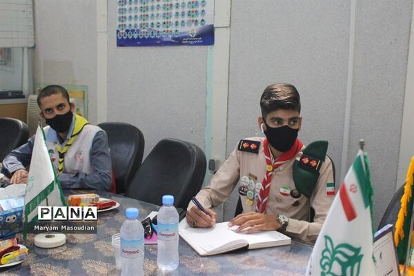 نشست صمیمانه مدیر سازمان دانش آموزی استان بوشهر با دانش آموزان منتخب استان فارس