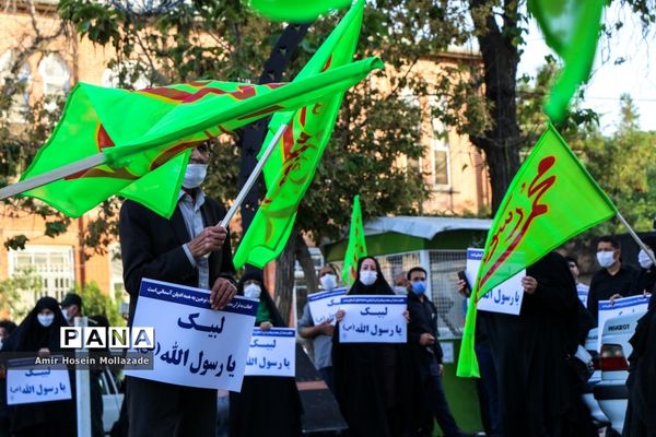 تجمع مردم ارومیه در اعتراض به هتک حرمت پیامبر