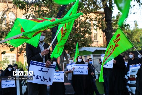 تجمع مردم ارومیه در اعتراض به هتک حرمت پیامبر