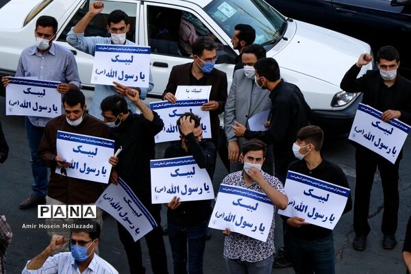 تجمع مردم ارومیه در اعتراض به هتک حرمت پیامبر