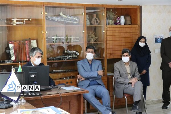 بازدیدمعاون پرورشی و فرهنگی آموزش و پرورش خراسان رضوی از روند اهدای جوایز برگزیدگان مسابقات فرهنگی و هنری استان