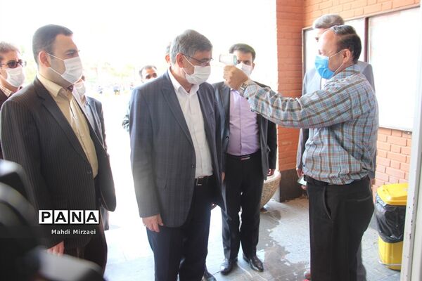بازدید استاندار همدان از مدارس استان