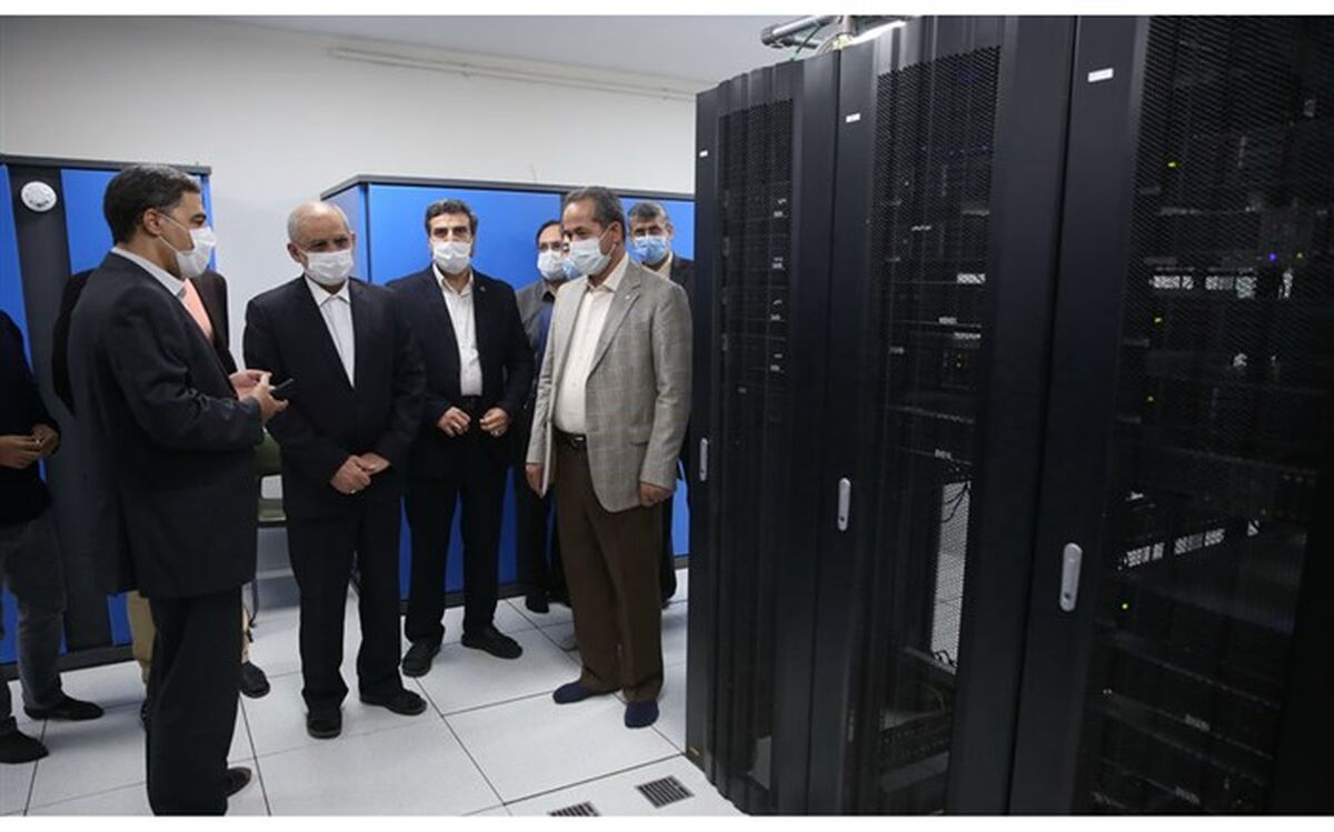 بازدید وزیر آموزش‌وپرورش از مرکز دیتاسنتر دانشگاه شهید رجایی