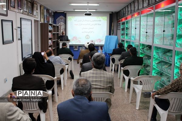 مراسم رونمایی از دو کتاب شهدای مدافع حرم (شهید سلیمانی و شهید دانشگر)