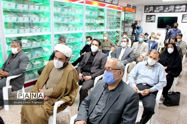 مراسم رونمایی از دو کتاب شهدای مدافع حرم (شهید سلیمانی و شهید دانشگر)