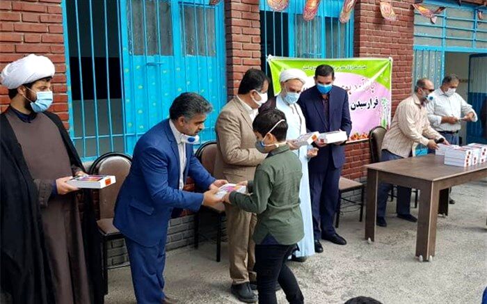 ۴۷ تبلت وقفی به دانش‌آموزان بابل اهدا شد