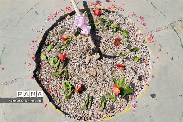 کلنگ زنی سه باب مدرسه خیر ساز در شهرستان کازرون