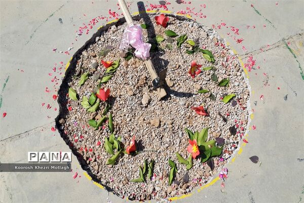 کلنگ زنی سه باب مدرسه خیر ساز در شهرستان کازرون