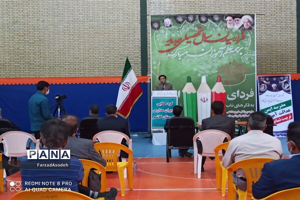 جلسه مدیران  مدارس  کاشمر  بارعایت پروتکل های بهداشتی