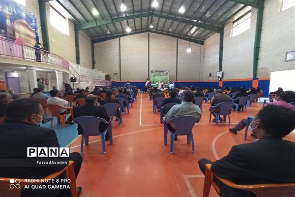 جلسه مدیران  مدارس  کاشمر  بارعایت پروتکل های بهداشتی