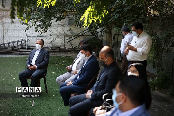 بازدید رئیس سازمان نوسازی مدارس کشور از مدرسه روحی شاد منطقه12