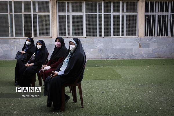 بازدید رئیس سازمان نوسازی مدارس کشور از مدرسه روحی شاد منطقه12