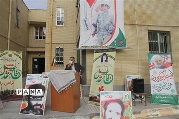 ادای احترام همکاران اداره‌کل آموزش و پرورش خراسان شمالی به مقام شامخ شهدا
