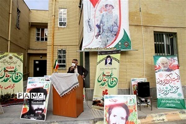 ادای احترام همکاران اداره‌کل آموزش و پرورش خراسان شمالی به مقام شامخ شهدا
