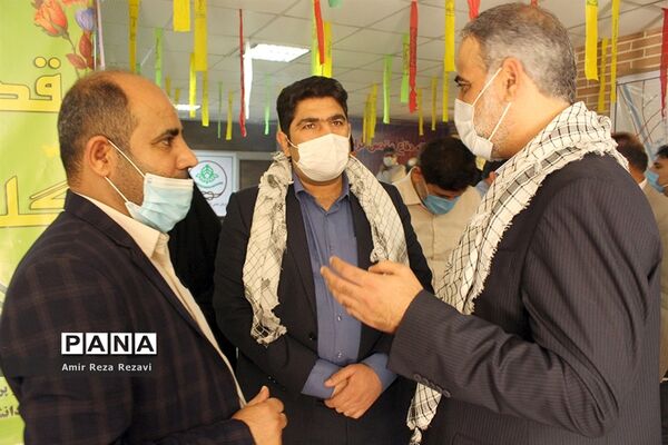 نمایشگاه ایثار و مقاومت در ناحیه 4 آموزش و پرورش اهواز