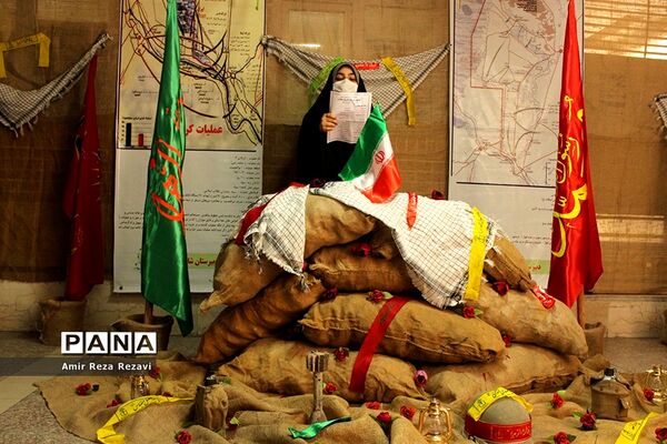 نمایشگاه ایثار و مقاومت در ناحیه 4 آموزش و پرورش اهواز