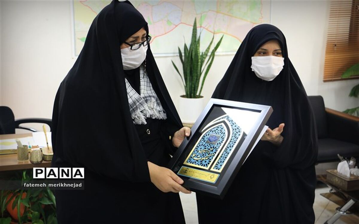 تقدیر از معاونین پرورشی مدارس برگزیده منطقه1