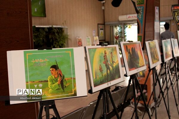 نمایشگاه نقاشی دفاع مقدس در ایستگاه راه‌آهن ساری