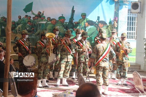 نواختن زنگ چهلمین سالگرد دفاع مقدس در استان اصفهان