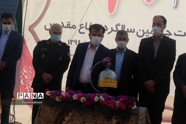 نواختن زنگ چهلمین سالگرد دفاع مقدس در استان اصفهان