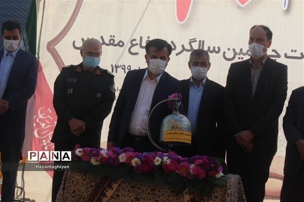 نواختن زنگ چهلمین سالگرد دفاع مقدس در استان اصفهان