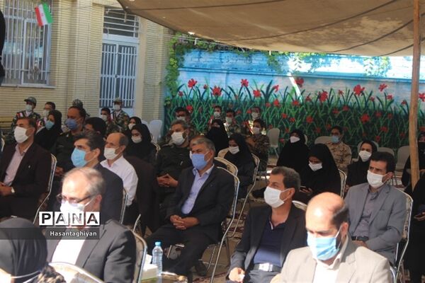 نواختن زنگ چهلمین سالگرد دفاع مقدس در استان اصفهان