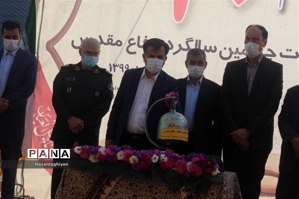 نواختن زنگ چهلمین سالگرد دفاع مقدس در استان اصفهان