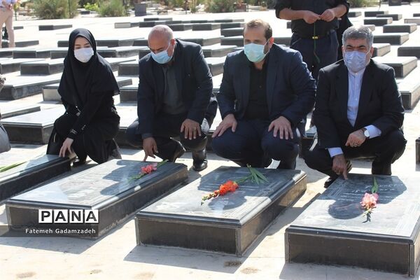 گلباران وعطر افشانی مزارشهدای هشت سال دفاع مقدس شهرستان اسلامشهر