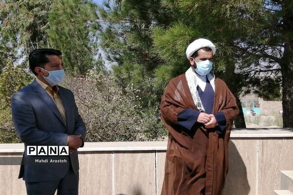 غبارروبی و عطر افشانی  گلزار مطهر شهدا درشهرستان خوسف استان خراسان جنوبی
