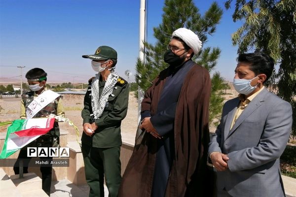 غبارروبی و عطر افشانی  گلزار مطهر شهدا درشهرستان خوسف استان خراسان جنوبی