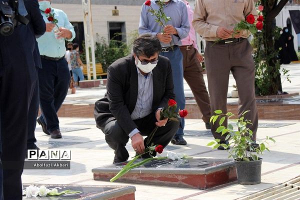 غبارروبی گلزار شهدای شهرستان ساری