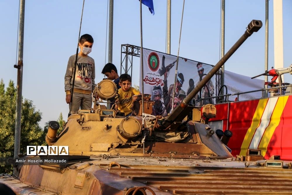 نمایشگاه هفته دفاع مقدس در ارومیه