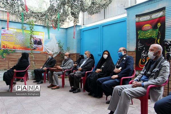 نواختن زنگ دفاع مقدس در مدارس شیراز