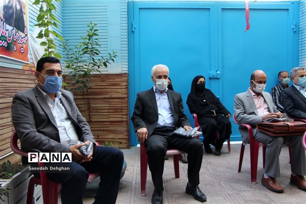 نواختن زنگ دفاع مقدس در مدارس شیراز