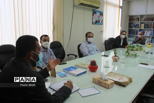 نشست صمیمی خادمان قرآن با معاون پرورشی و فرهنگی آموزش و پرورش استان بوشهر